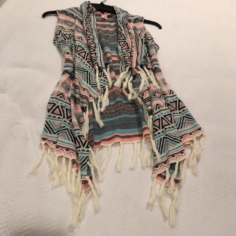 🆕 Sweater Vest! Sweater knit! fringe trim!  Comfy vest! 🧶 Ivory, pink, teal! S/M